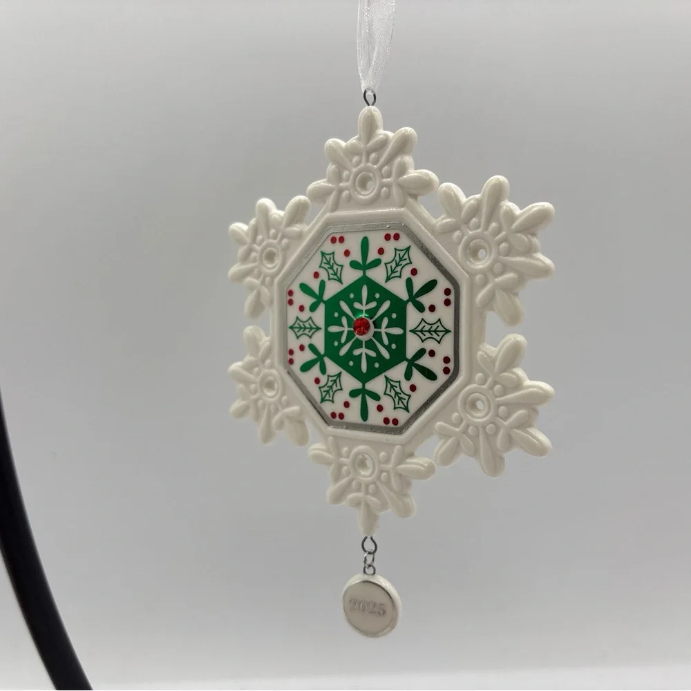 Hallmark Keepsake 2025 Snowflake Christmas‎ Tree Ornament Porcelain